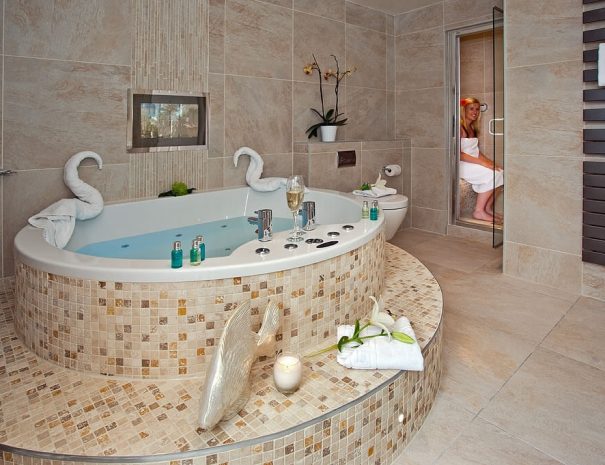 Iris Suite & Hot Tub Luxury Bed and Breakfast in Bowness on Windermere, Windermere Spa Suites with Hot Tub