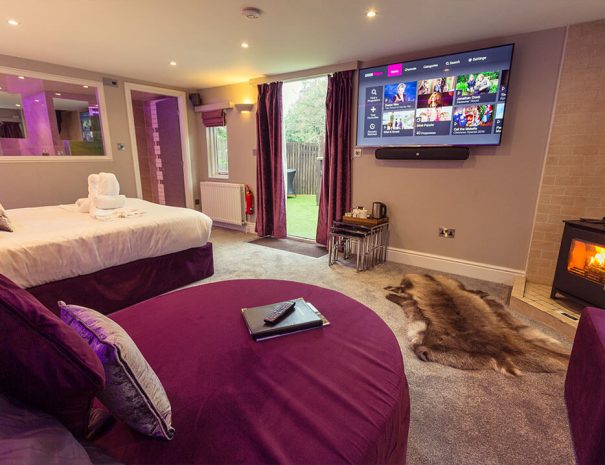 Love Shack Cabin & Hot Tub Luxury Bed and Breakfast in Bowness on Windermere, Windermere Spa Suites with Hot Tub