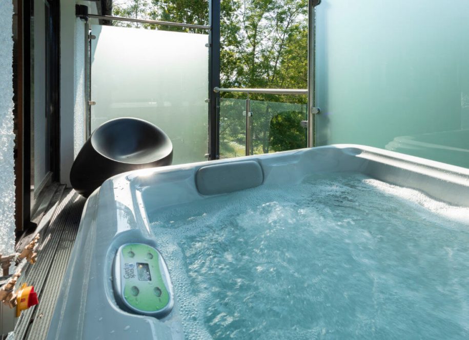What are the Benefits of a Hot Tub?